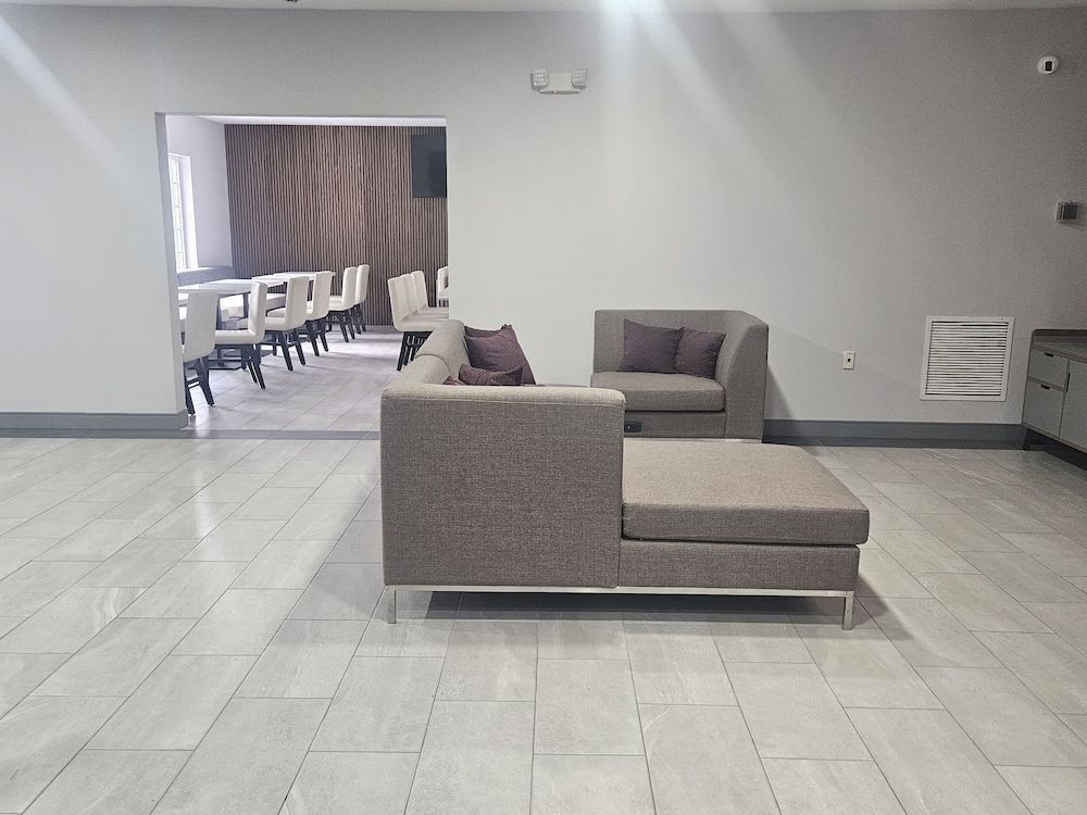 Wingate Suites by Wyndham Youngstown - Austintown 2