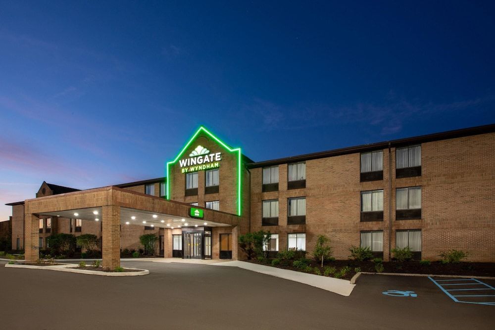 Wingate by Wyndham Livonia 1