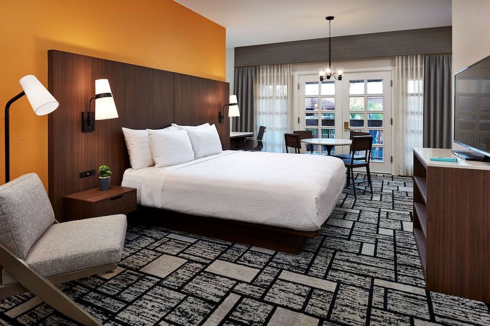 Best Western Plus Meridian Inn & Suites, Anaheim-Orange 1