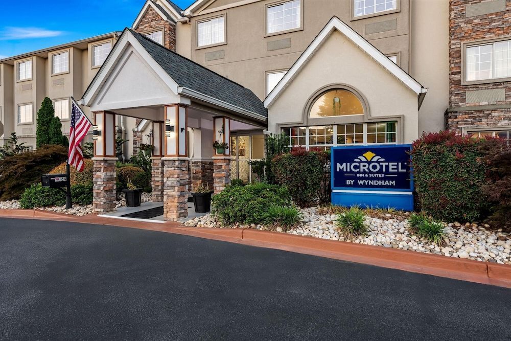 Microtel Inn & Suites by Wyndham Greenville / Woodruff Rd 1