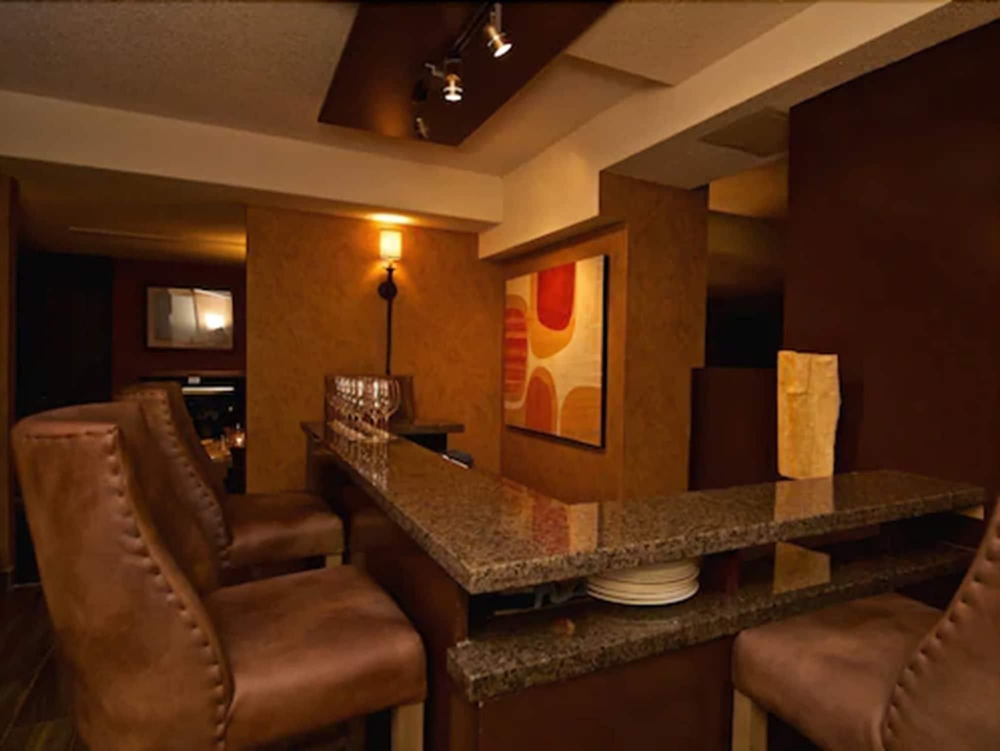 Mountain Side Hotel Whistler By Executive 2