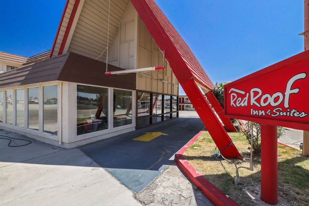 Red Roof Inn Needles 1