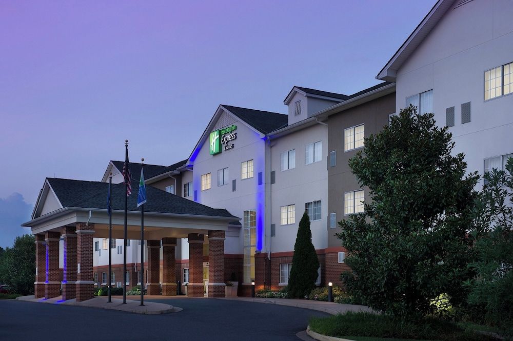 Holiday Inn Express & Suites CHARLOTTESVILLE - RUCKERSVILLE by IHG 1