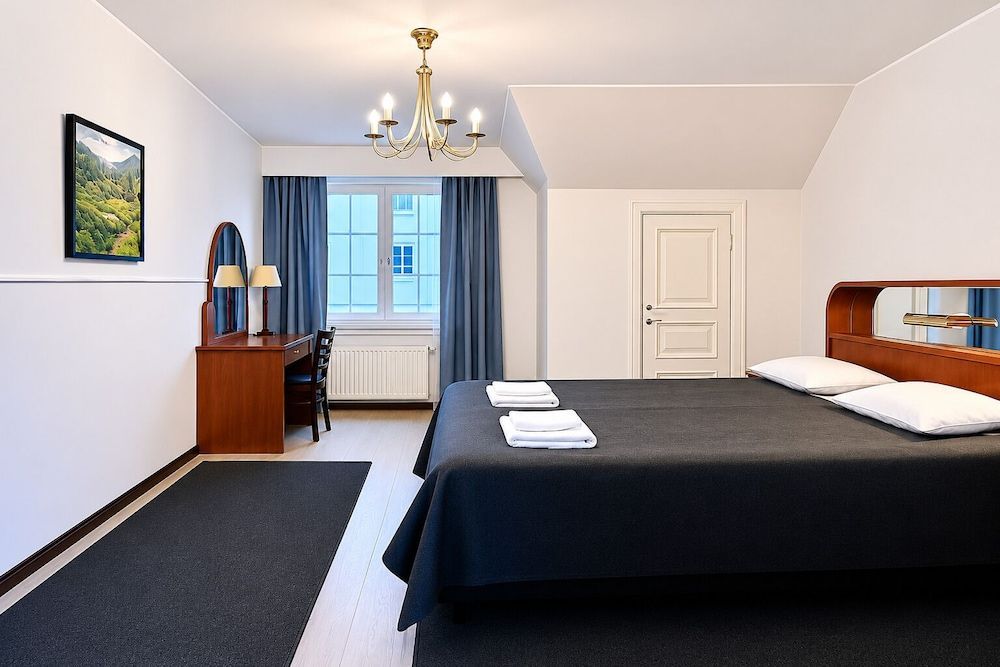 Senate Hotel 1