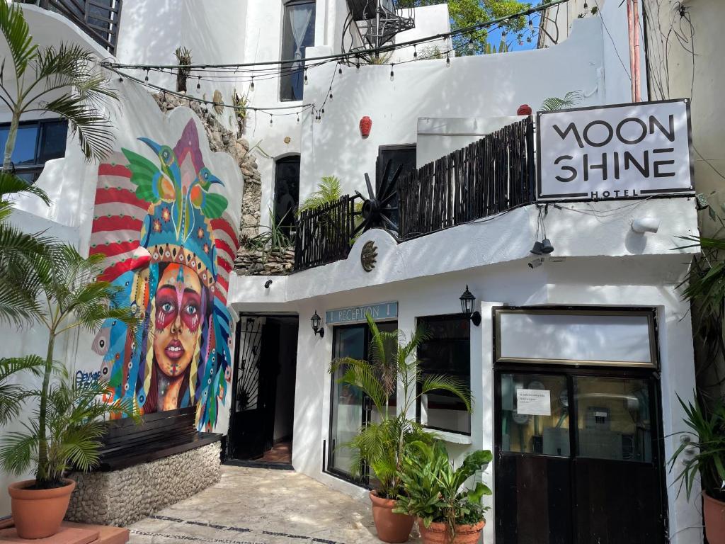 Moonshine Hotel 1