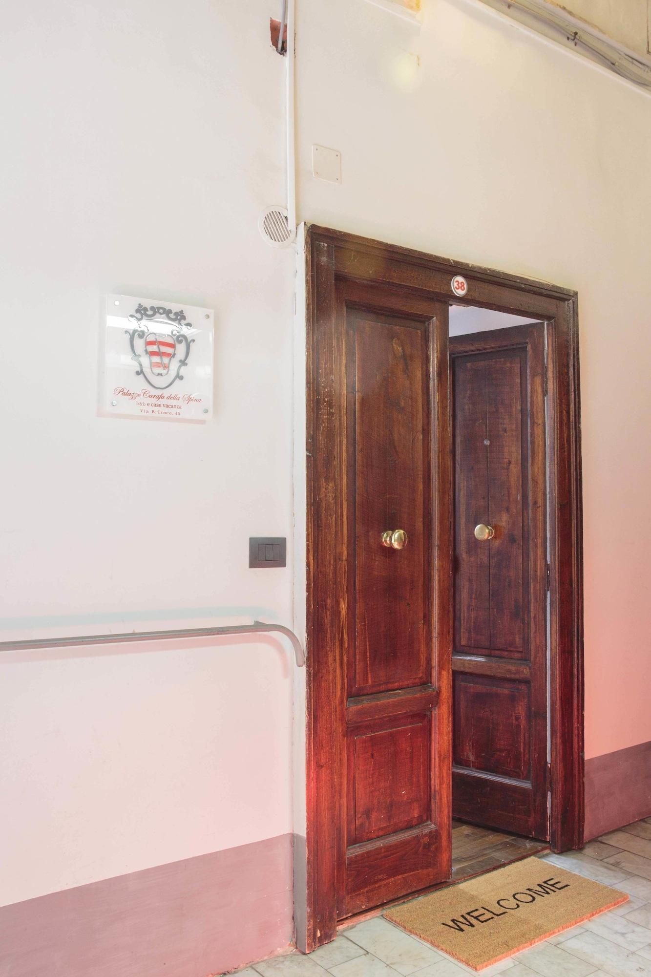 Palazzo Carafa della Spina 2