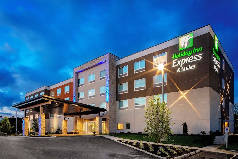 Holiday Inn Express & Suites MADISON by IHG 1