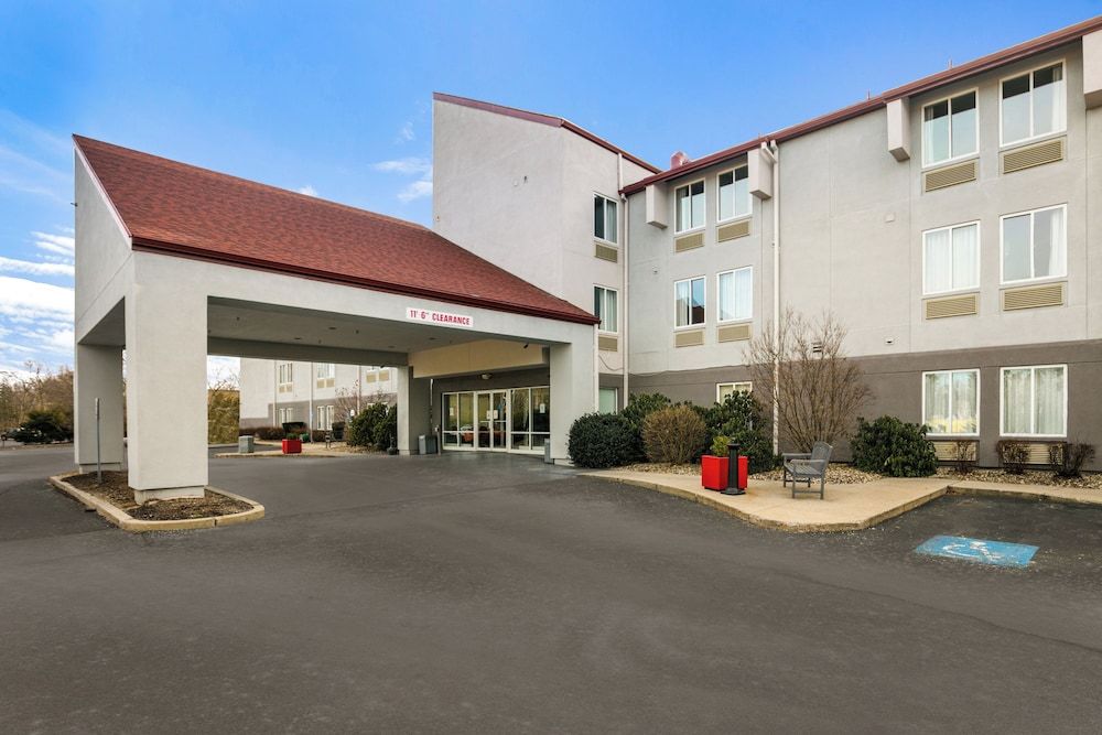 Red Roof Inn PLUS+ Boston - Logan 1