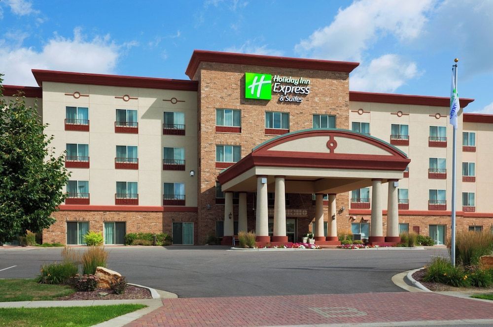 Holiday Inn Express & Suites WAUSAU by IHG 1