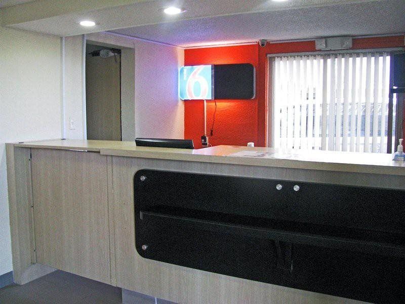 Econo Lodge Inn Suites Terre Haute 1