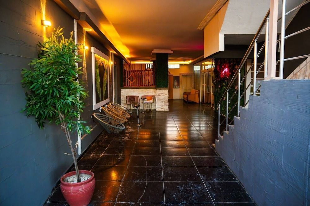 Aperion Beach Hotel Side 2