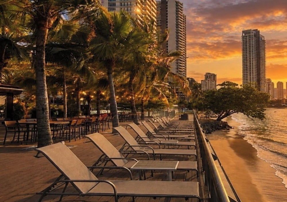 Hompton Hotel by the Beach 1