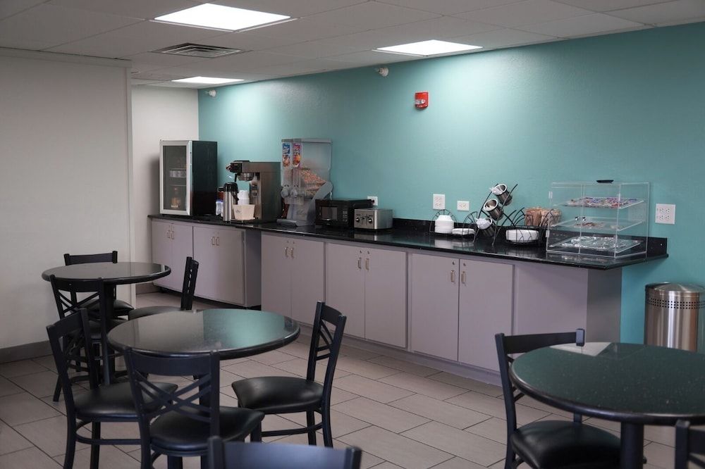 Jacksonville Inn & Suites 1