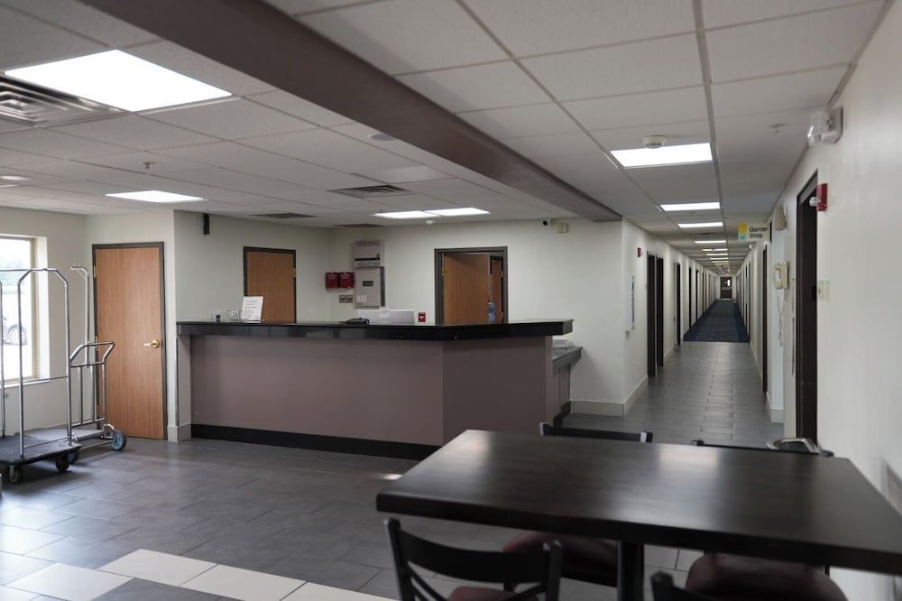 Jacksonville Inn & Suites 2