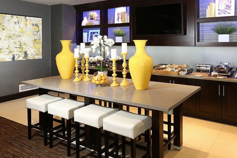 Holiday Inn & Suites EAST PEORIA by IHG 2