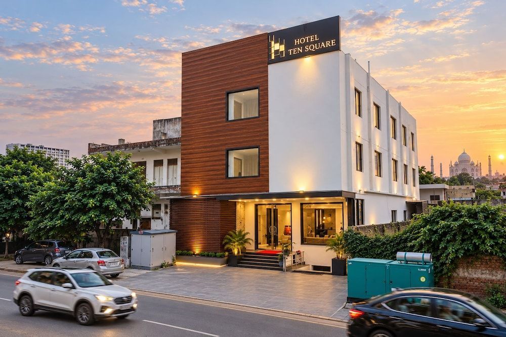 HOTEL TEN SQUARE - 5 Minutes from The Taj Mahal 1