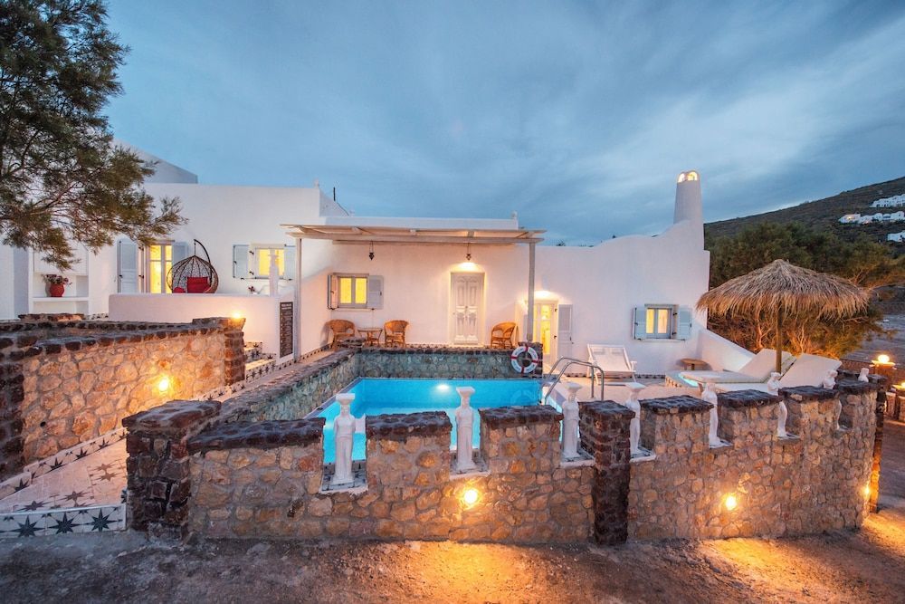 Starlight Luxury Seaside Villa & Suites 1