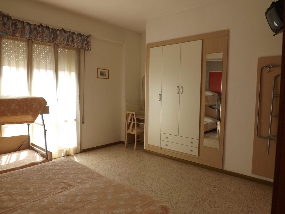 Hotel Desiree 2