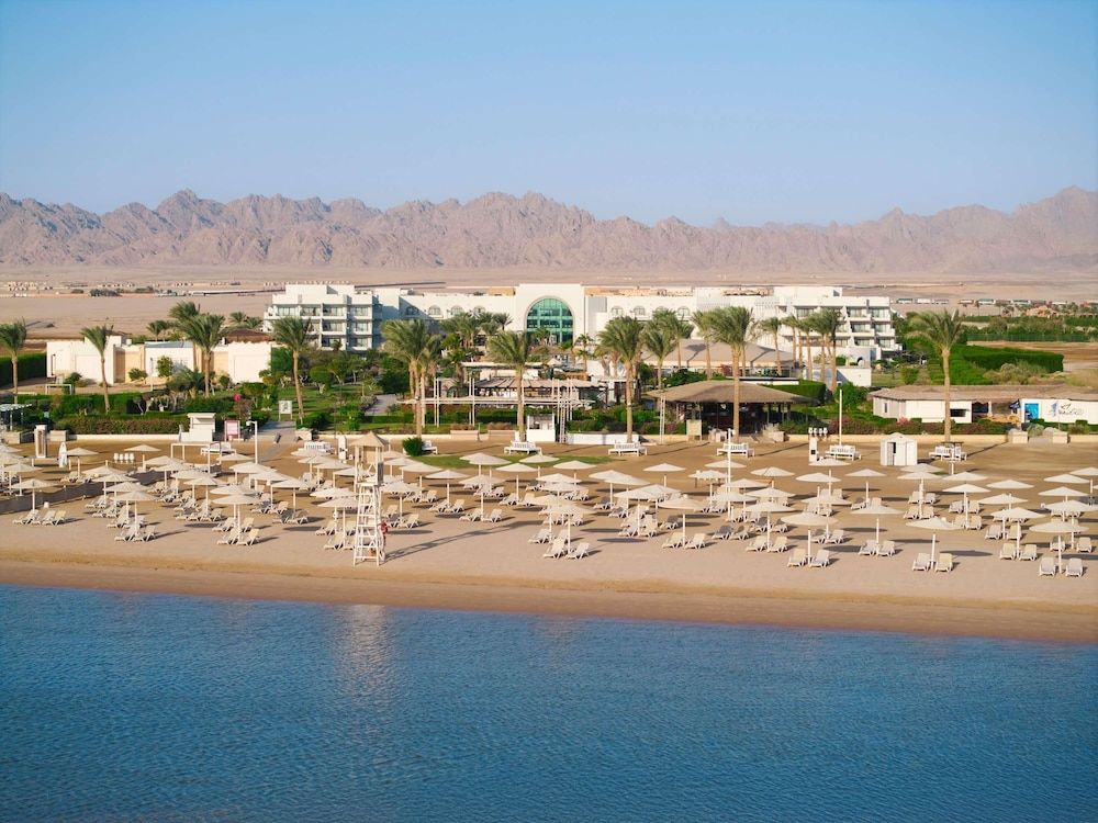 Movenpick Waterpark Resort & Spa Soma Bay 1