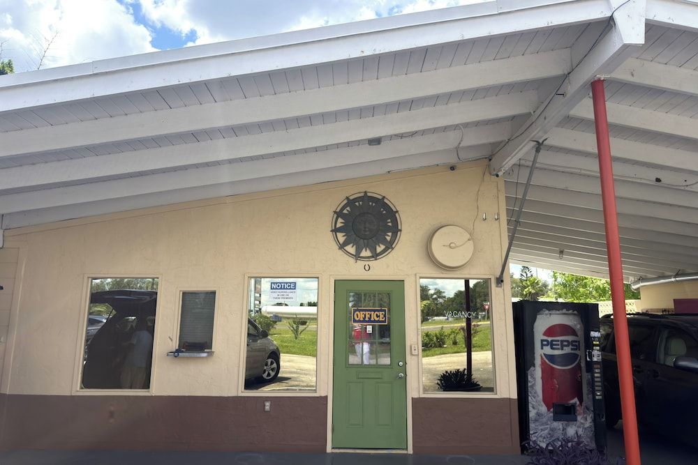 Tropicana Motel Wauchula FL 1