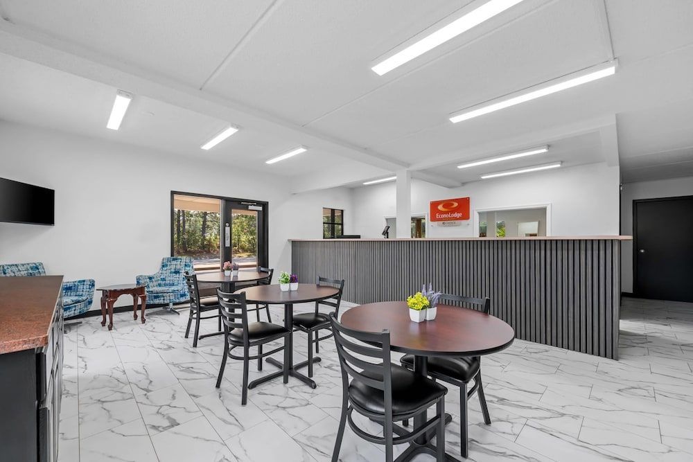 Econo Lodge Inn & Suites Lugoff 2