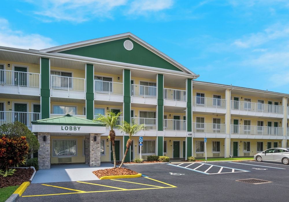 HomeTowne Studios by Red Roof Orlando - UCF Area 1