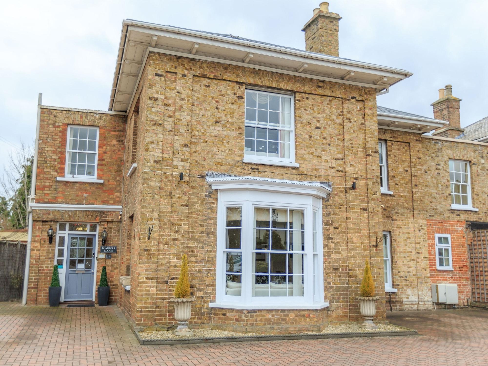 Beaufort Lodge - Central Location & Free Parking 1