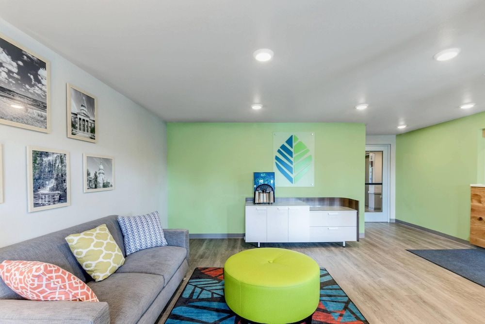 WoodSpring Suites Chicago Addison 2