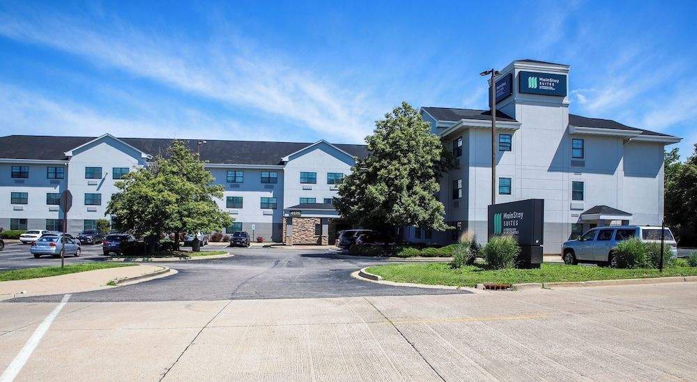 MainStay Suites Chicago Hillside 1