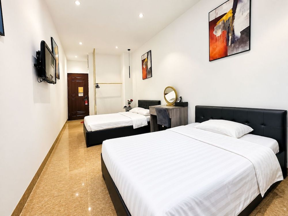 BH Riverside Hotel 1