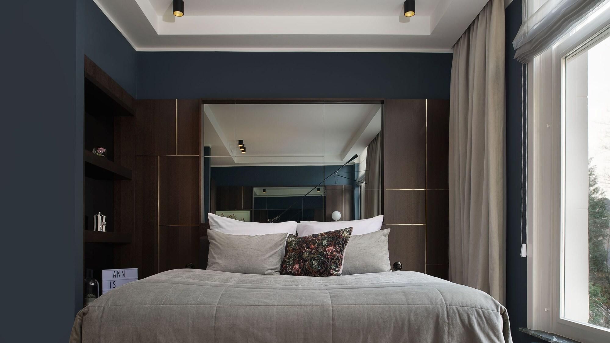 Spinoza Suites 1