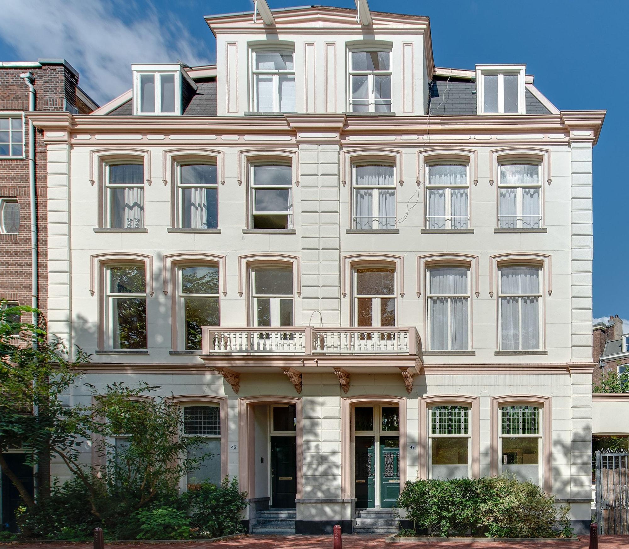 Spinoza Suites 2