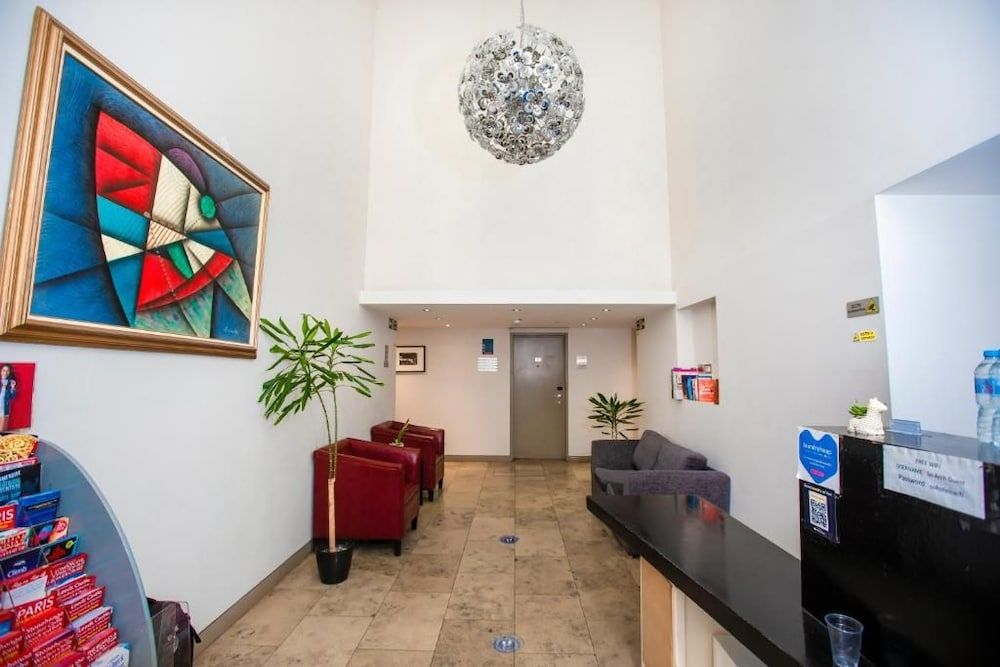 Arch hotel 2