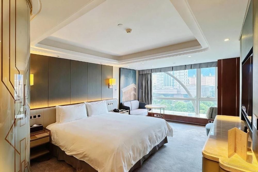 Oriental Riverside Bund View Hotel (Shanghai International Convention Center) 2