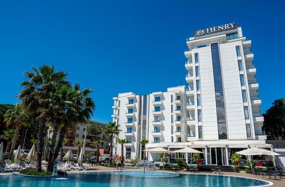 Henry Resort & Spa 1