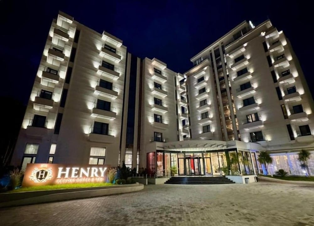 Henry Resort & Spa 1