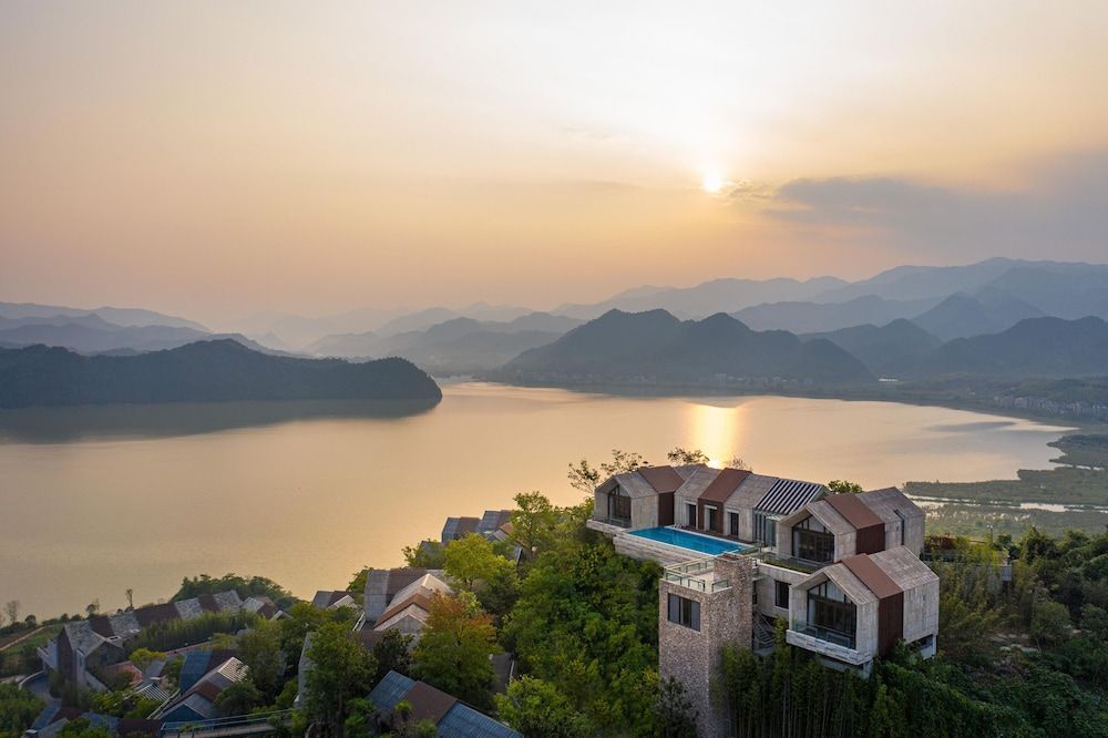 Conrad Hangzhou Tonglu 1