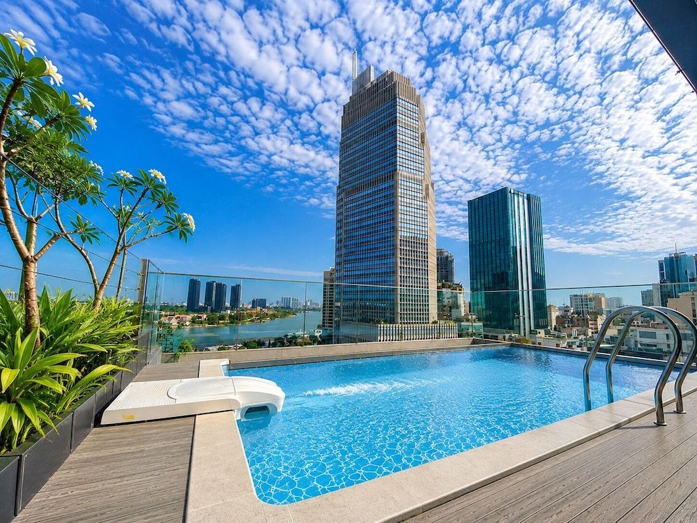 Sky Gem Central Hotel 1