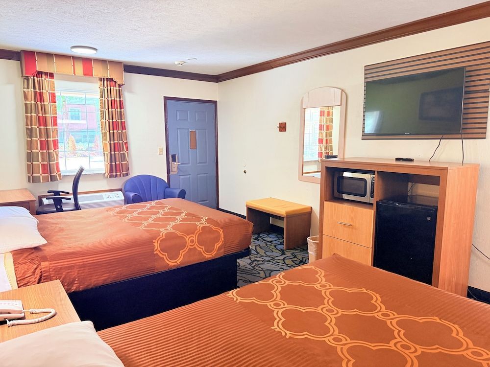 Economy Inn Cuyahoga Falls 2