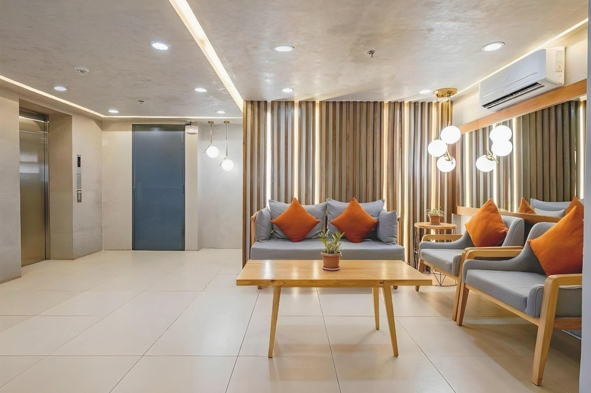 iHotel Uptown BGC 1