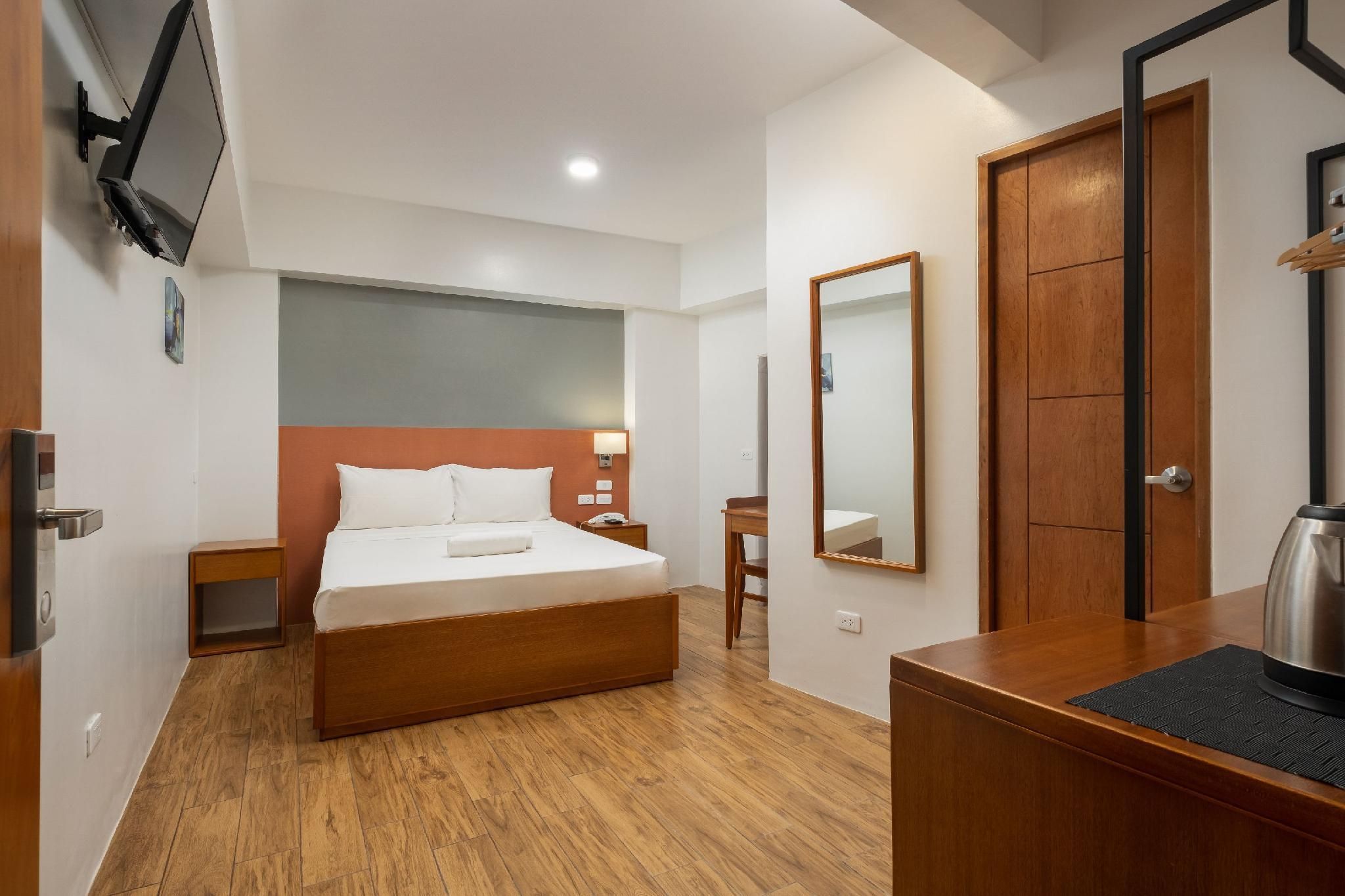 iHotel Uptown BGC 2