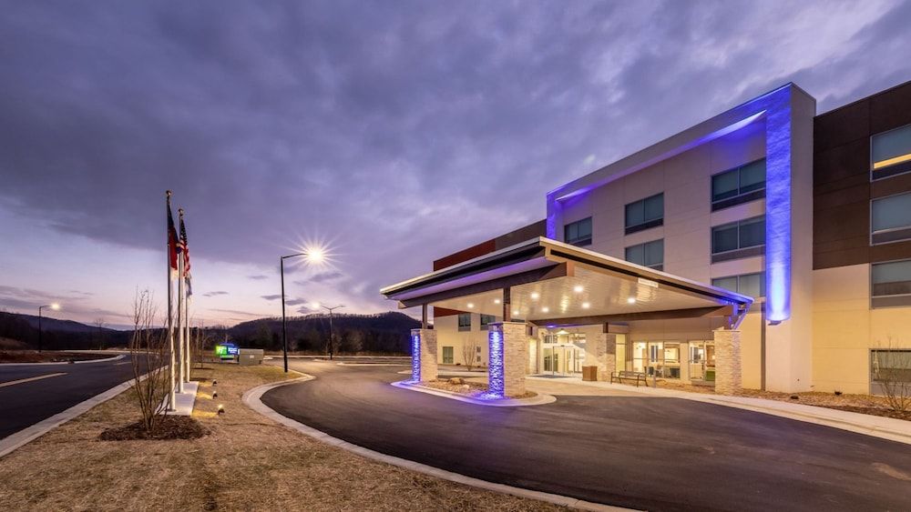 Holiday Inn Express & Suites MARION by IHG 1