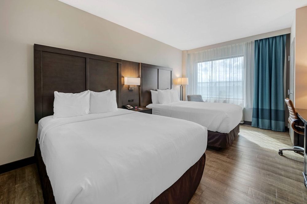 Comfort Inn & Suites Miami International Airport 1
