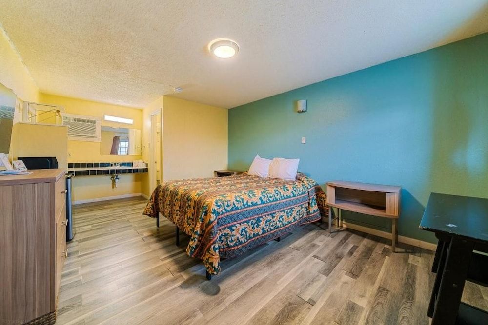 Catalina Motel 1
