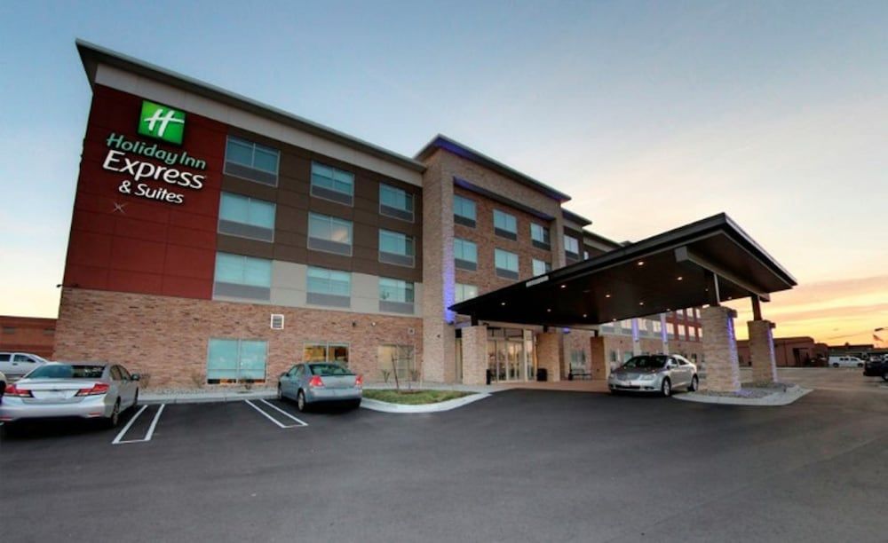 Holiday Inn Express & Suites DETROIT NORTH - ROSEVILLE by IHG 1