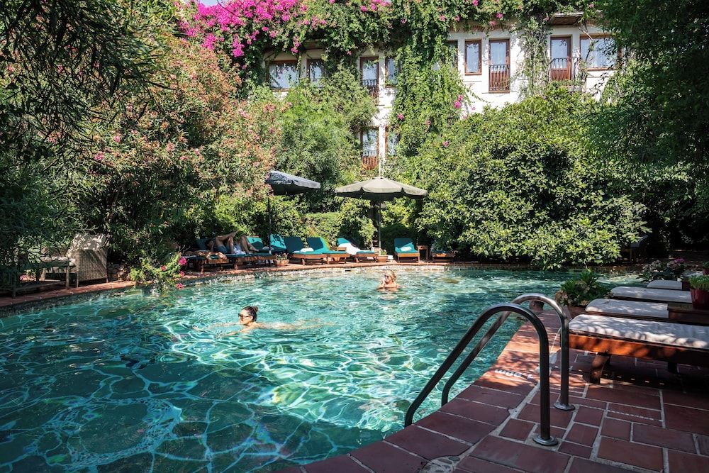 El Vino Hotel & Suites 1