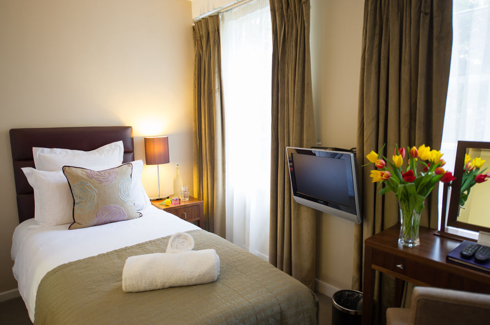 Dolphin House Serviced Apartments 1
