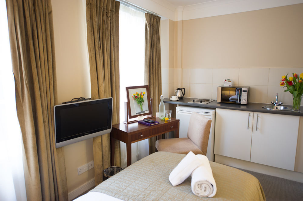 Dolphin House Serviced Apartments 2