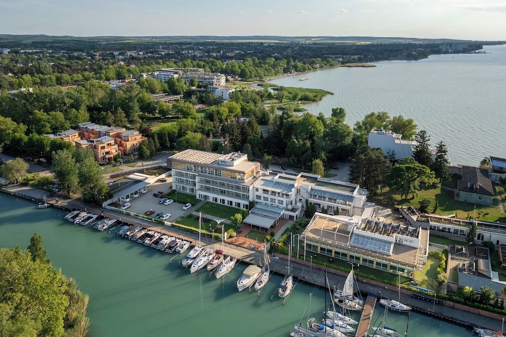 Hotel Yacht Wellness & Business 1