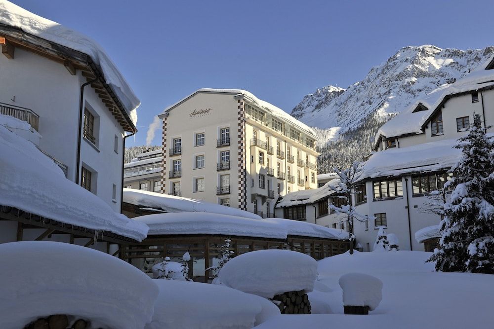 Hotel Schweizerhof Lenzerheide 1